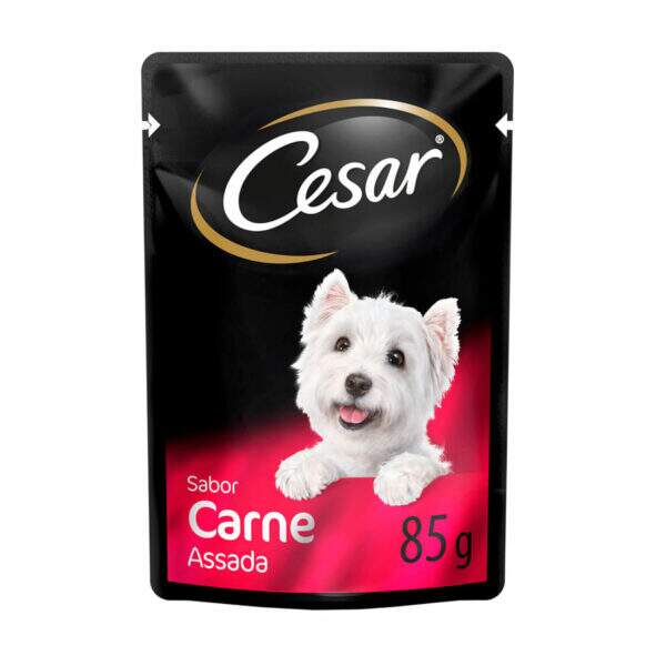 Ração Úmida Cesar para cães adultos com sabor carne assada.